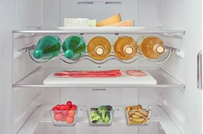 Стильные формы под напитки в современных холодильников